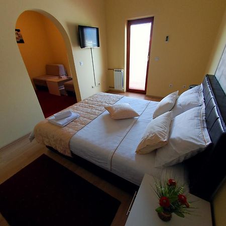 Hotel Arizona Sarajevo Lukavica Экстерьер фото