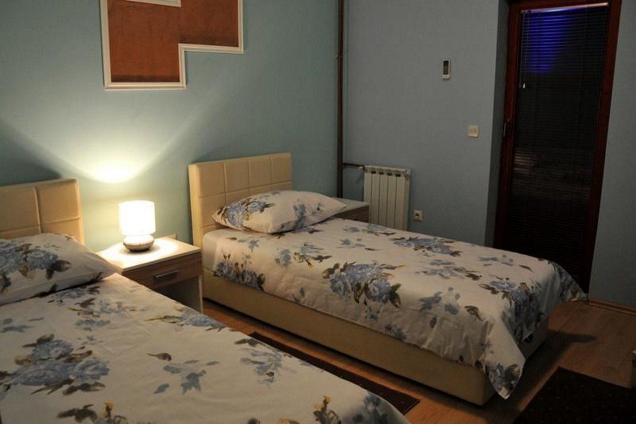 Hotel Arizona Sarajevo Lukavica Экстерьер фото