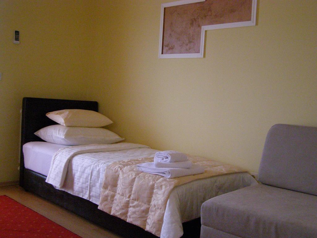 Hotel Arizona Sarajevo Lukavica Экстерьер фото