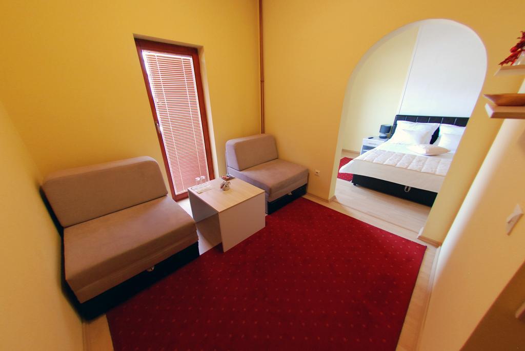 Hotel Arizona Sarajevo Lukavica Экстерьер фото