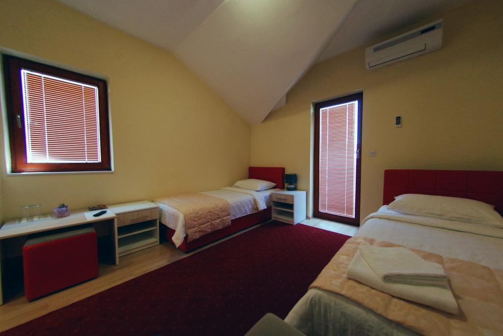Hotel Arizona Sarajevo Lukavica Экстерьер фото